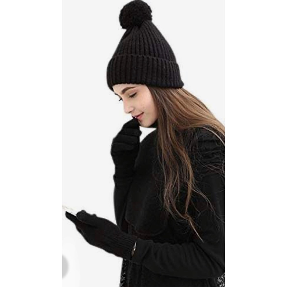 Women- Black beanie with pompom
